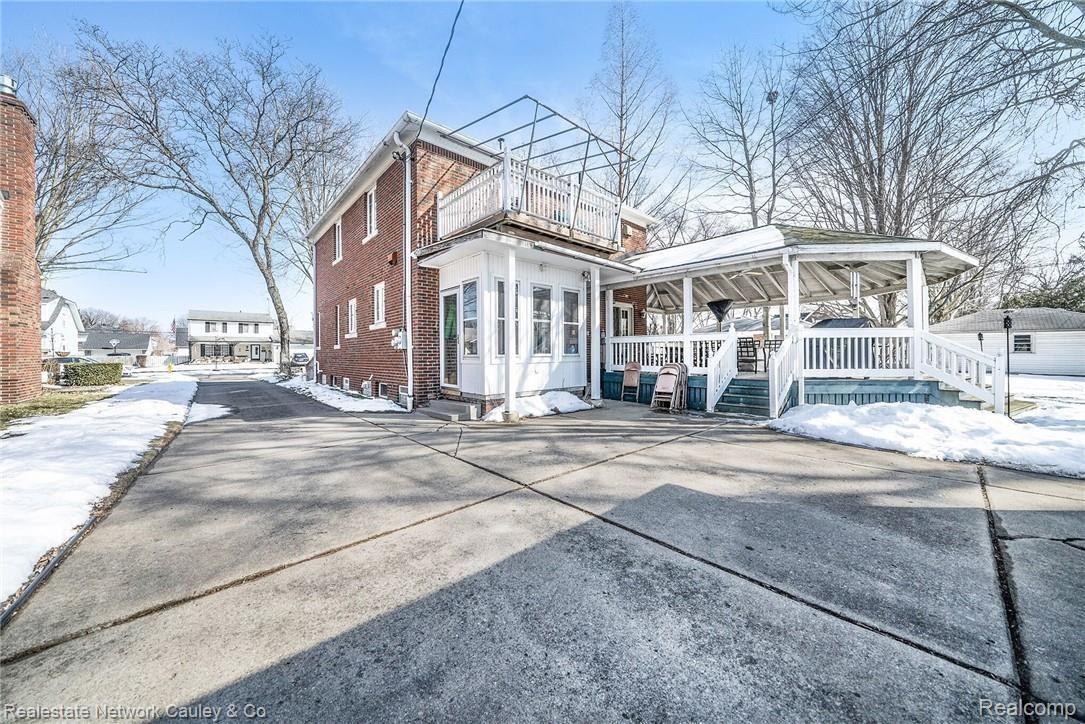 114 Riverside Drive Mount Clemens, MI 48043 - Photo 9 of 42 side gazebo.jpg