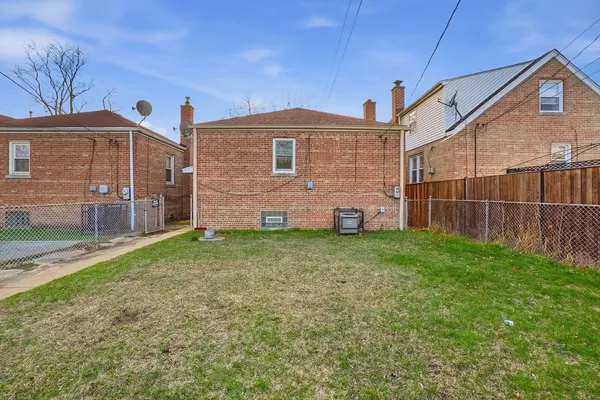 $200,000 | 8305 South Paxton Avenue, Chicago, IL 60617