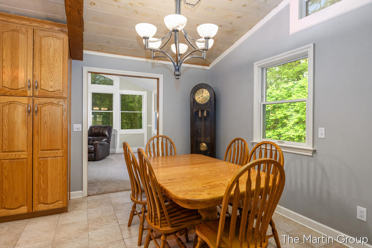 6610 Riga Avenue Northeast Rockford, MI 49341 - Photo 13 of 50 Dining Area