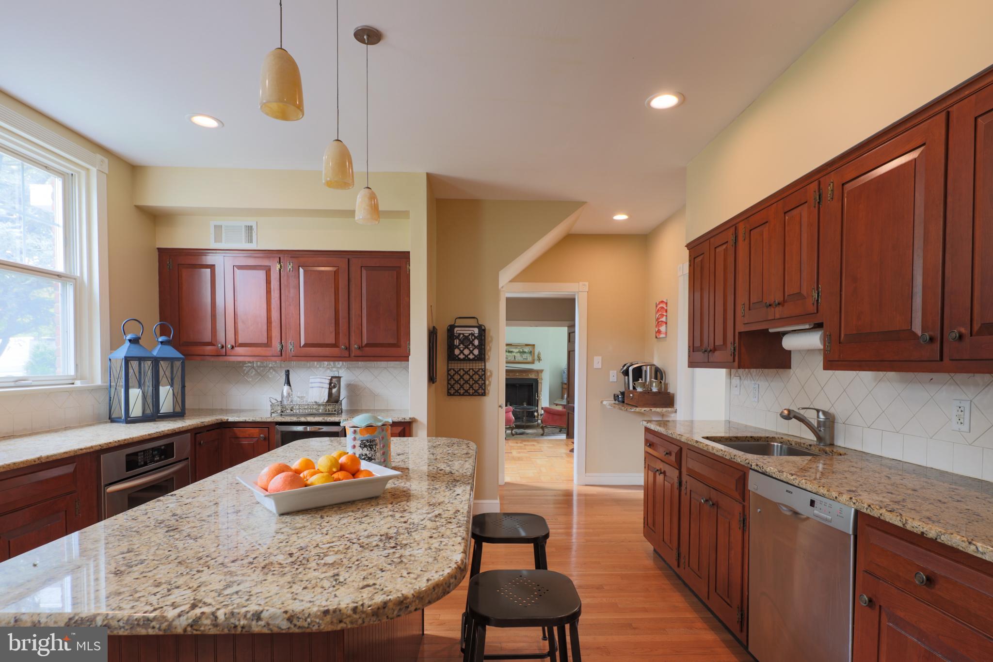 741 County Line Road Villanova, PA 19085 - Photo 10 of 37 Large Center Island