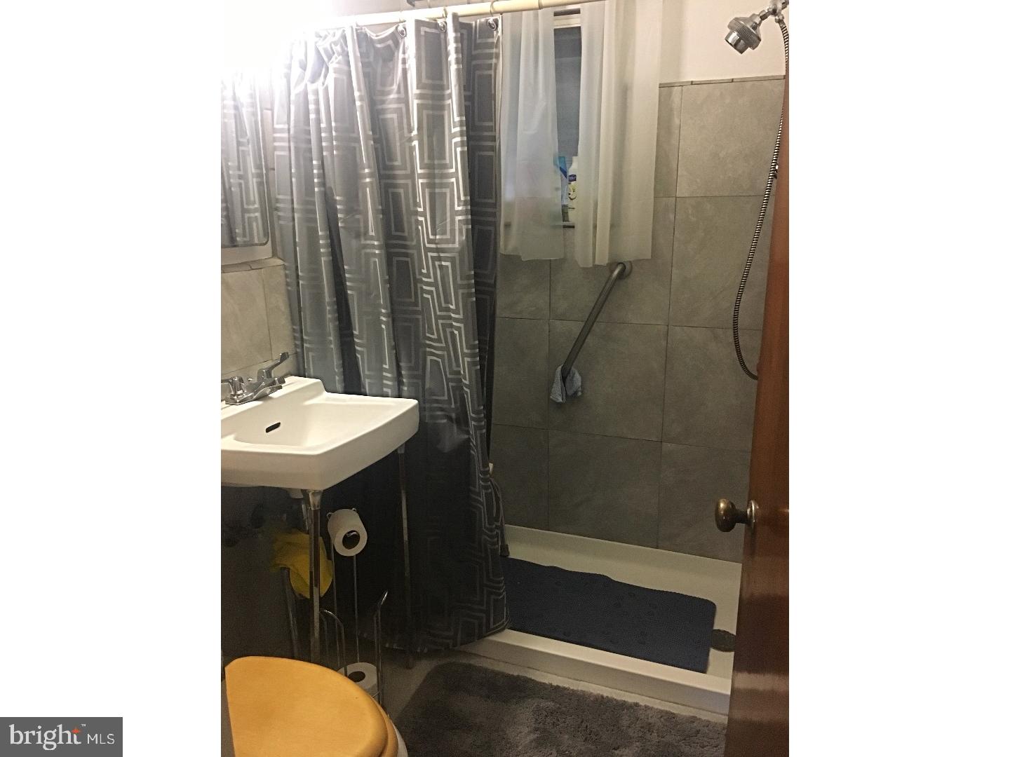 9441 Academy Road Philadelphia, PA 19114 - Photo 6 of 10 Bathroom