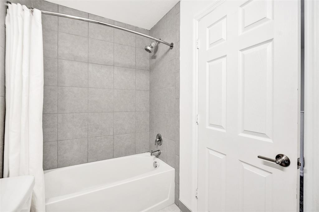 4748 Southwest 63rd Terrace, Unit 4748 Davie, FL 33314 - Photo 19 of 31 a bathroom with a bathtub