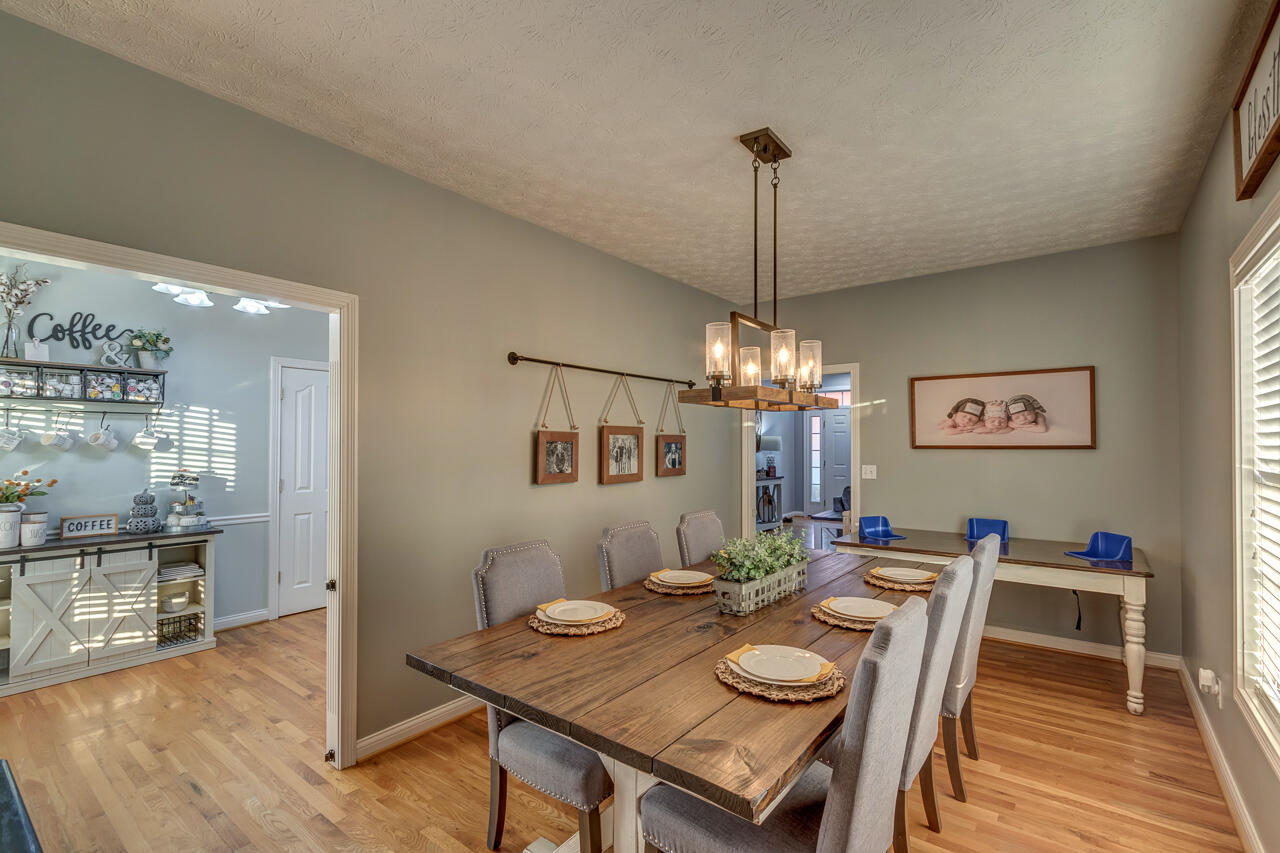 166 Locust Ridge Road Frankfort, KY 40601 - Photo 6 of 34 Elegant Dining Room!
