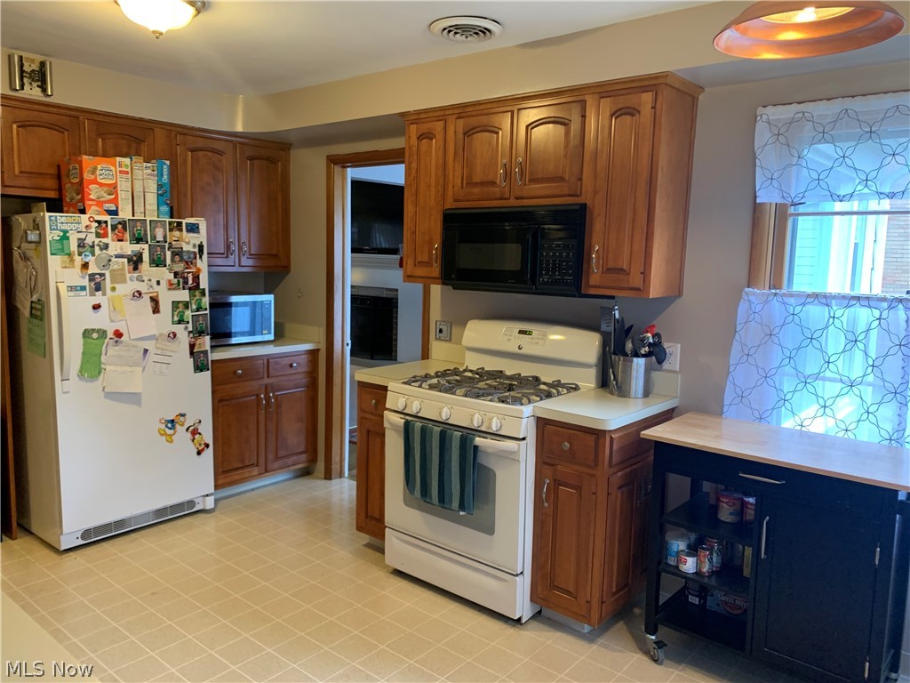 975 Lander Road Cleveland, OH 44143 - Photo 7 of 22
