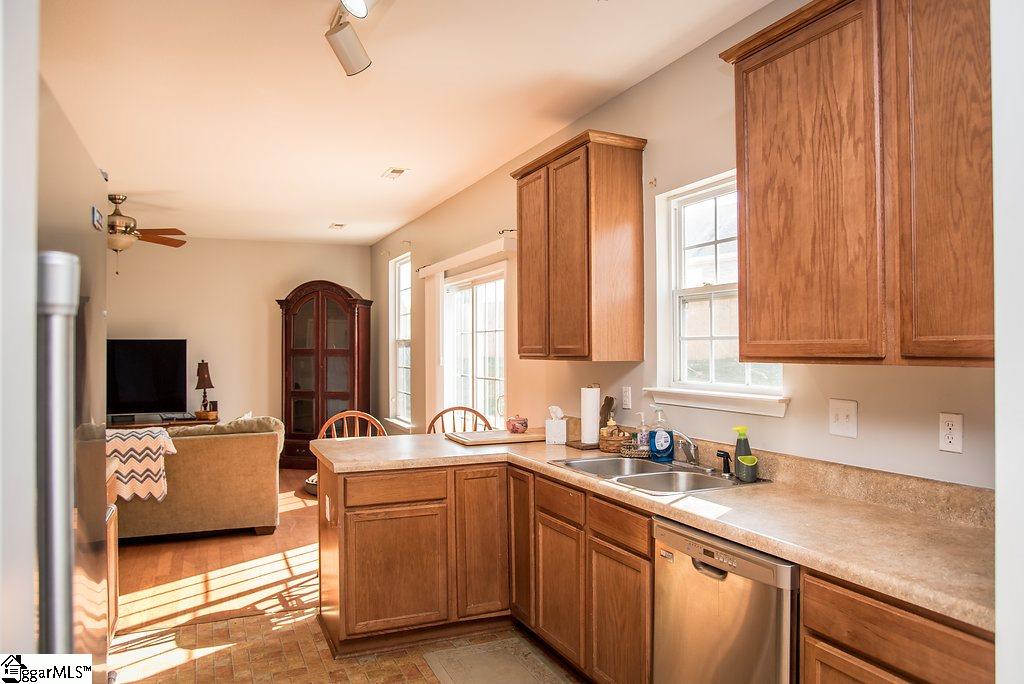 128 Bascom Court Greer, SC 29650 - Photo 8 of 21 Gallery Image 8