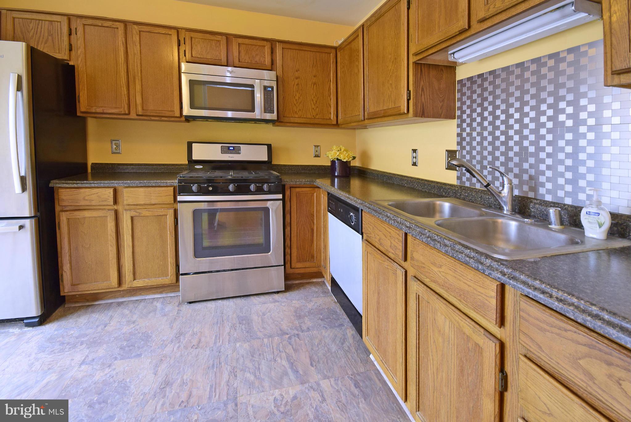 802 Harrogate Road Fredericksburg, VA 22406 - Photo 8 of 19 Kitchen