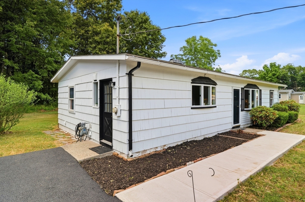 37 Sun Valley Road Holyoke, MA 01040 - Photo 27 of 28