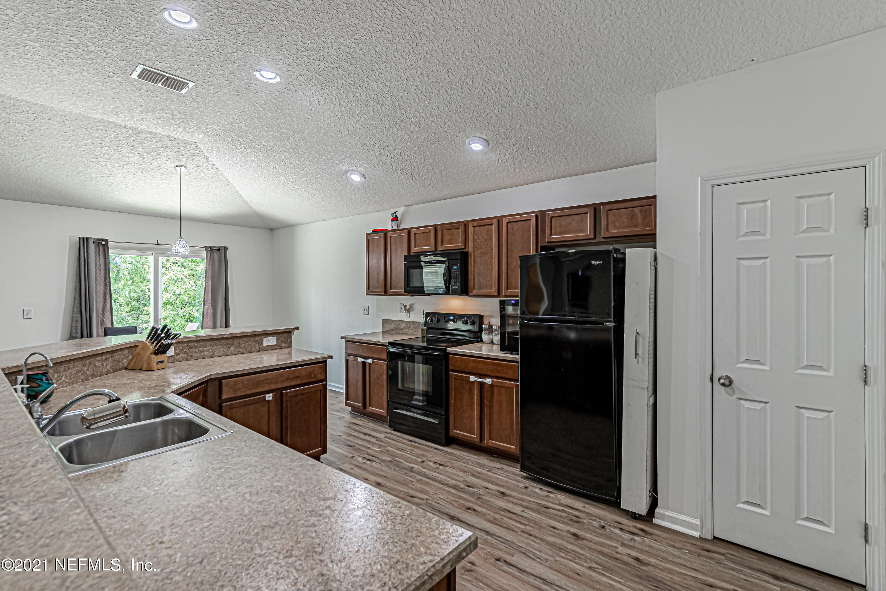 96461 Commodore Point Drive Yulee, FL 32097 - Photo 11 of 27 11-Kitchen