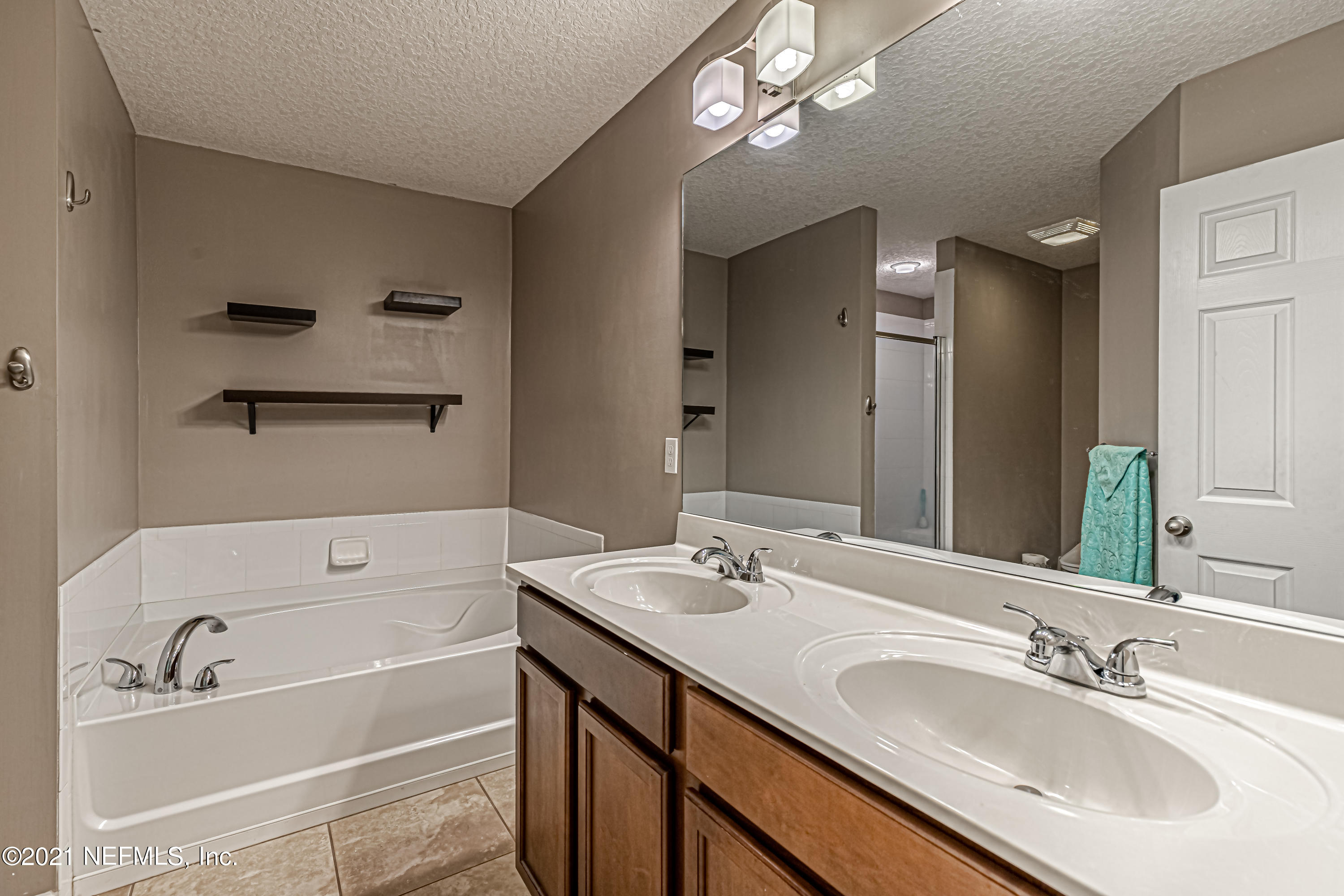 96461 Commodore Point Drive Yulee, FL 32097 - Photo 17 of 27 17-Owner's Bathroom