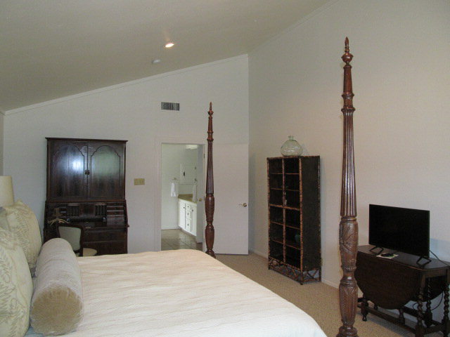 320 North Queen Bee Ingram, TX 78025 - Photo 10 of 38