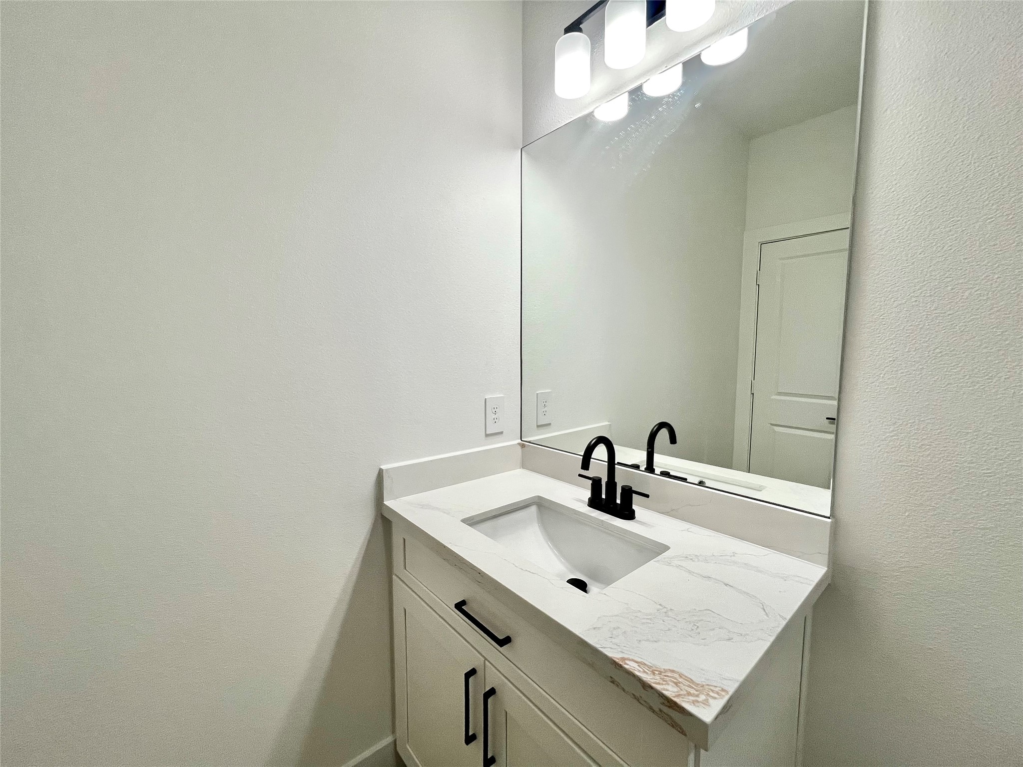 5710 Delmack Street, Unit A Houston, TX 77032 - Photo 20 of 23 Bathroom #2