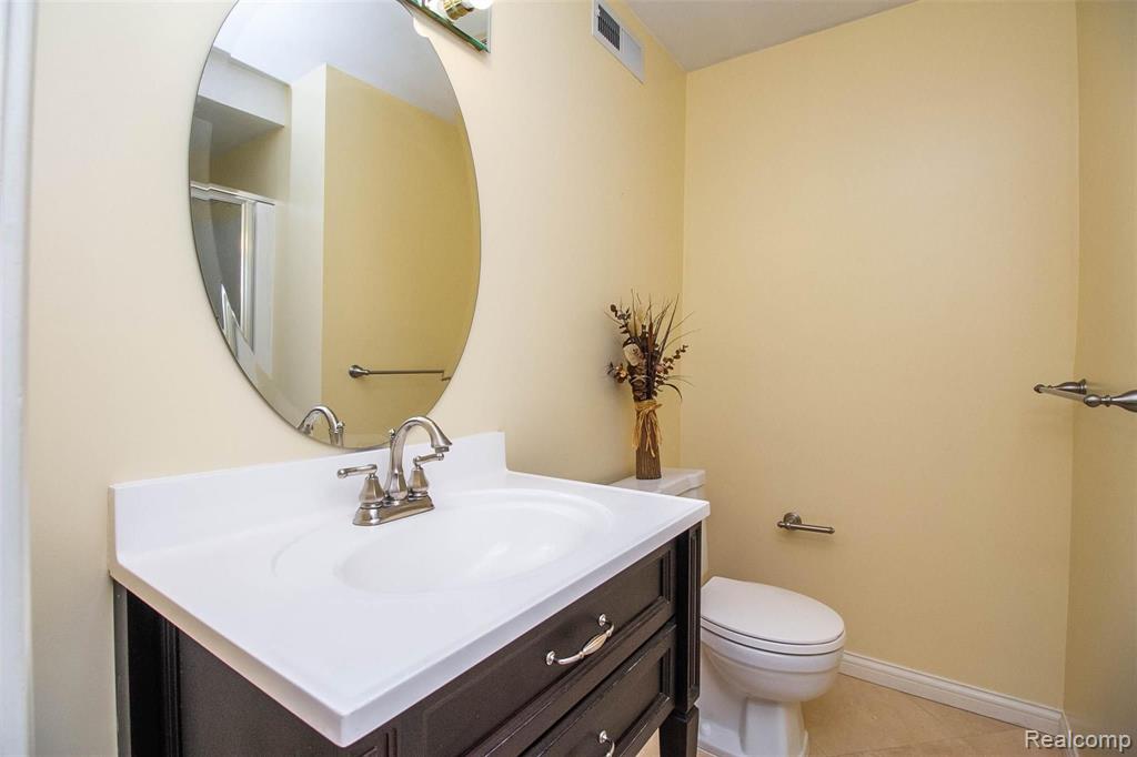 1931 Pine Ridge Lane Bloomfield Hills, MI 48302 - Photo 35 of 47