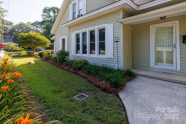 a view of a house with backyard and sitting area