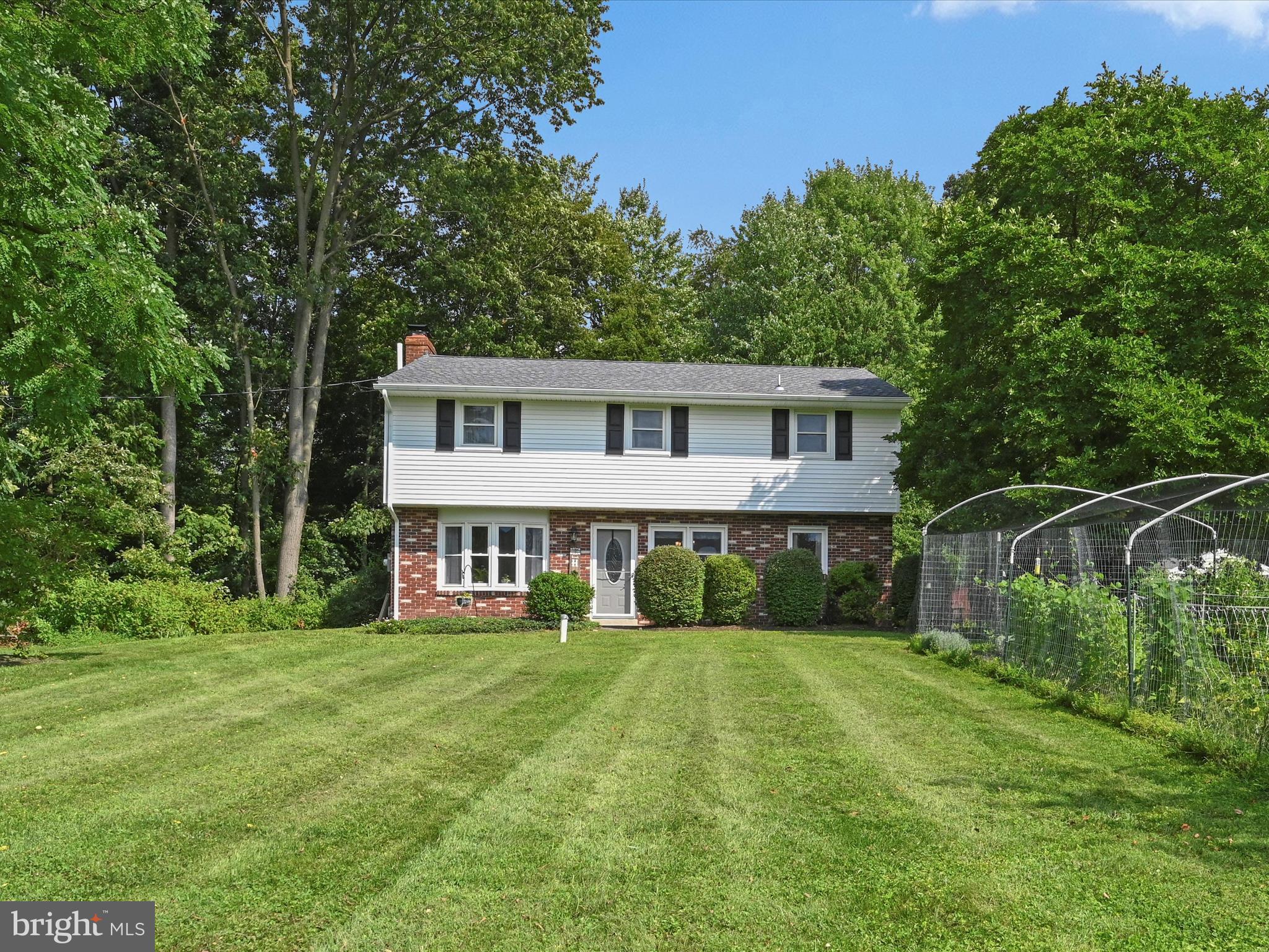 427 Aberdeen Road Elizabethtown, PA 17022 - Photo 1 of 32 Front