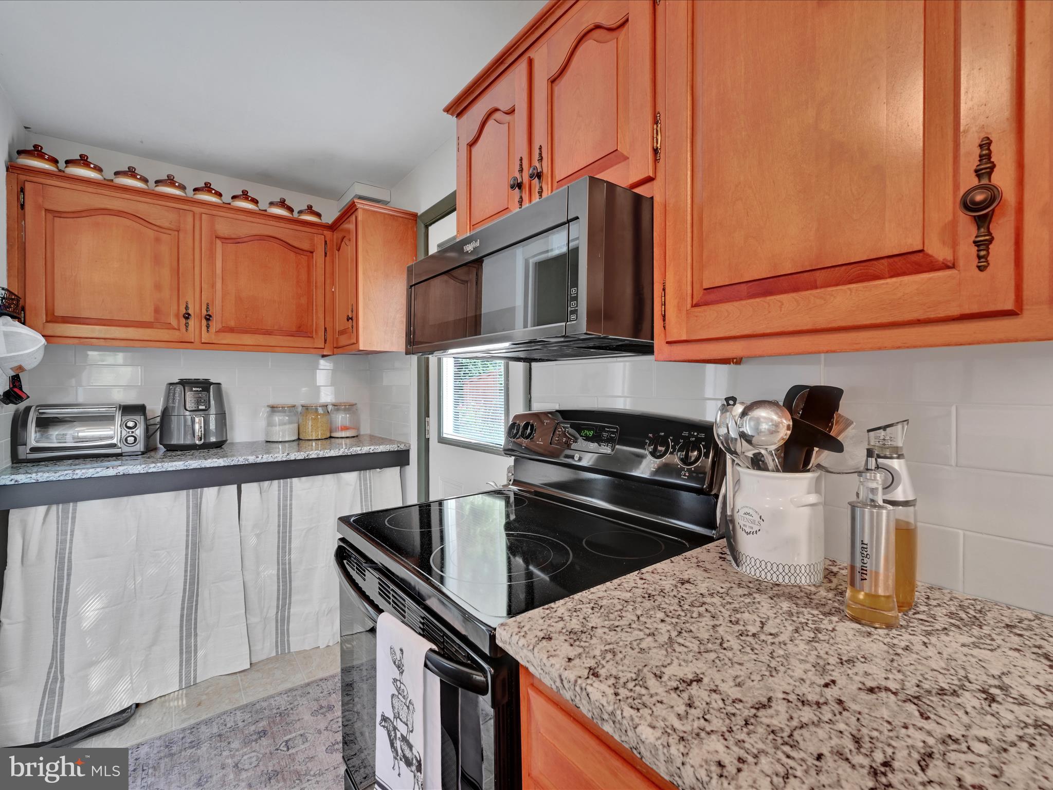 427 Aberdeen Road Elizabethtown, PA 17022 - Photo 12 of 32 Kitchen