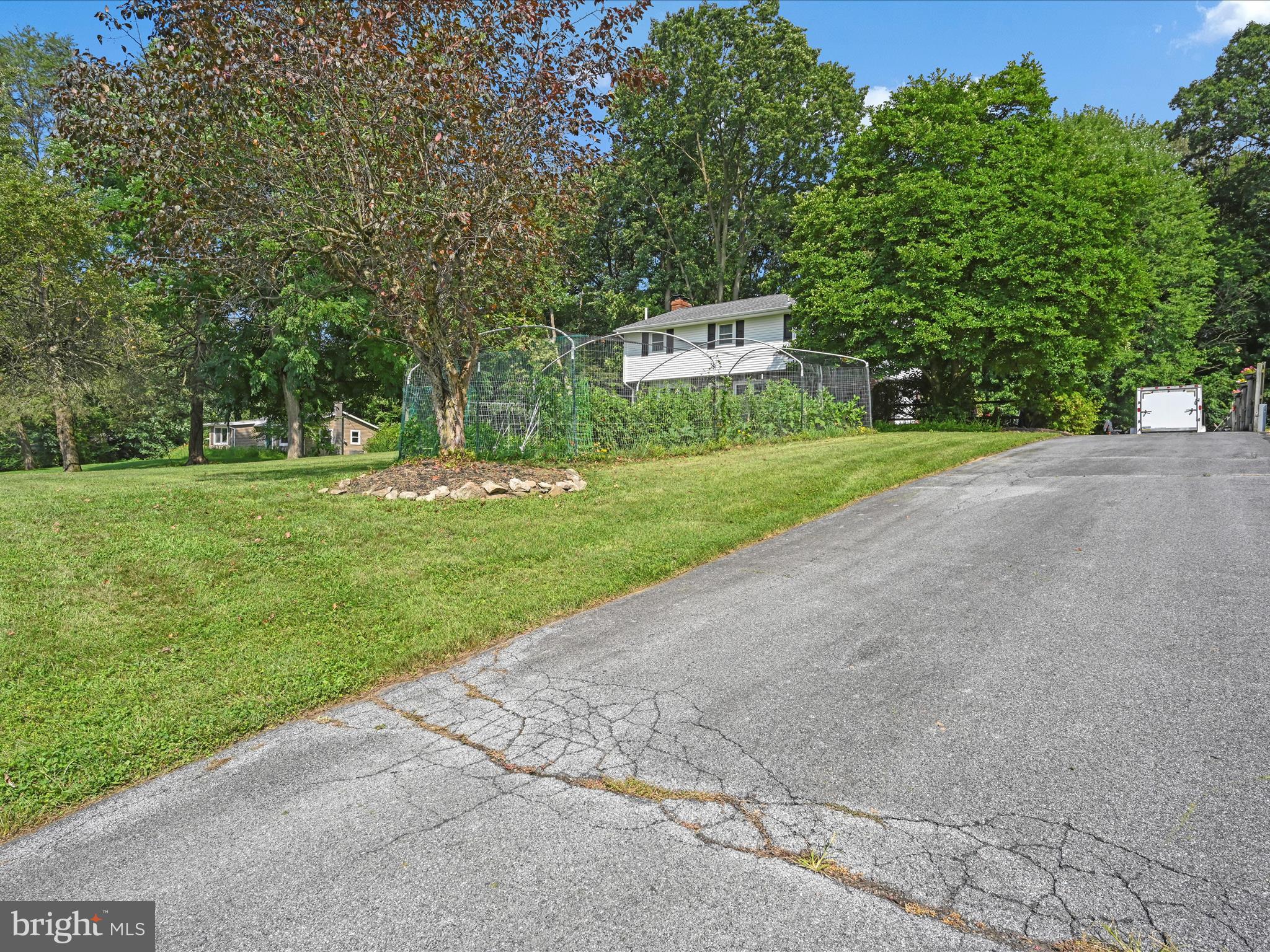 427 Aberdeen Road Elizabethtown, PA 17022 - Photo 2 of 32 Front