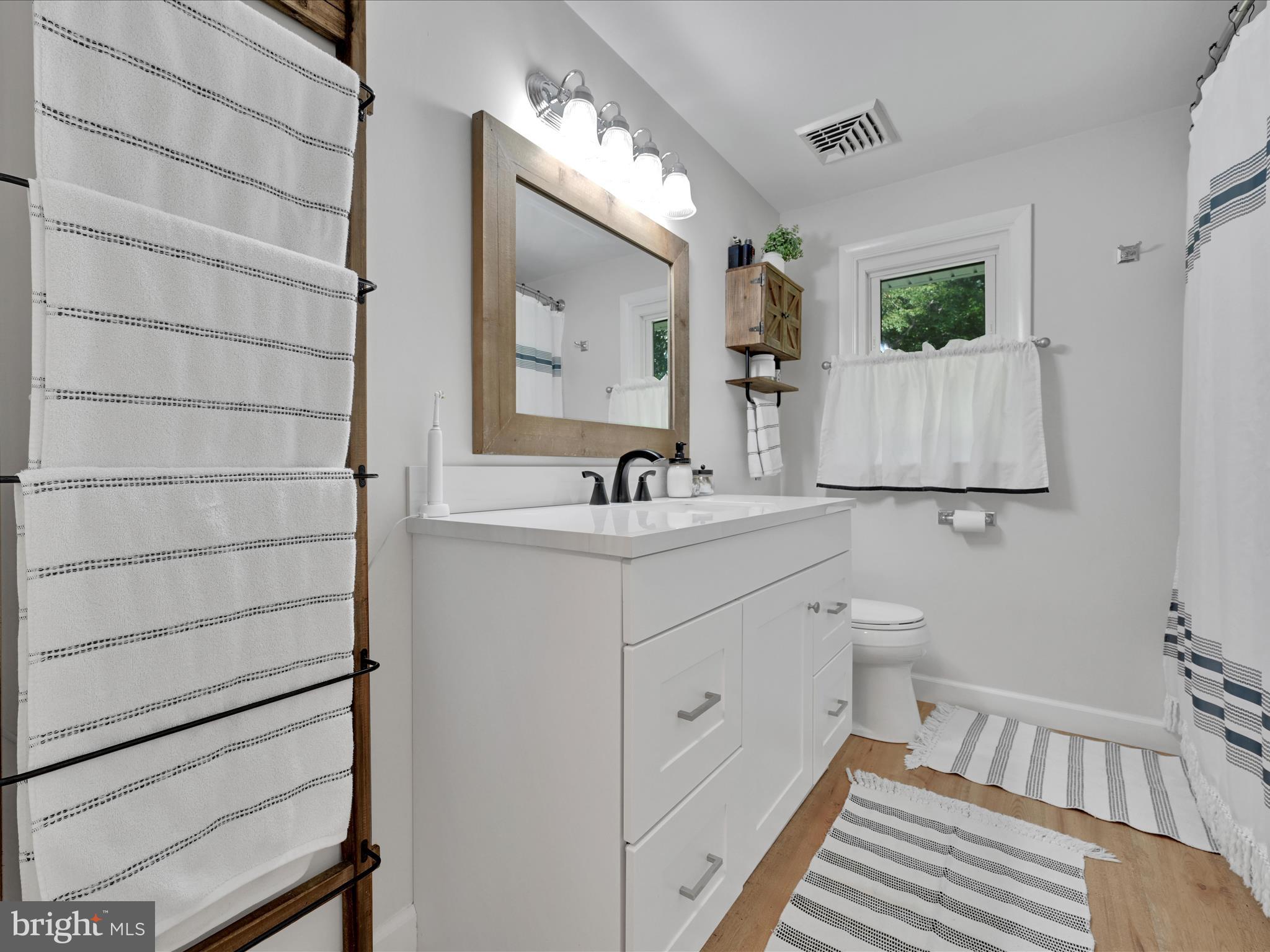 427 Aberdeen Road Elizabethtown, PA 17022 - Photo 22 of 32 Bathroom