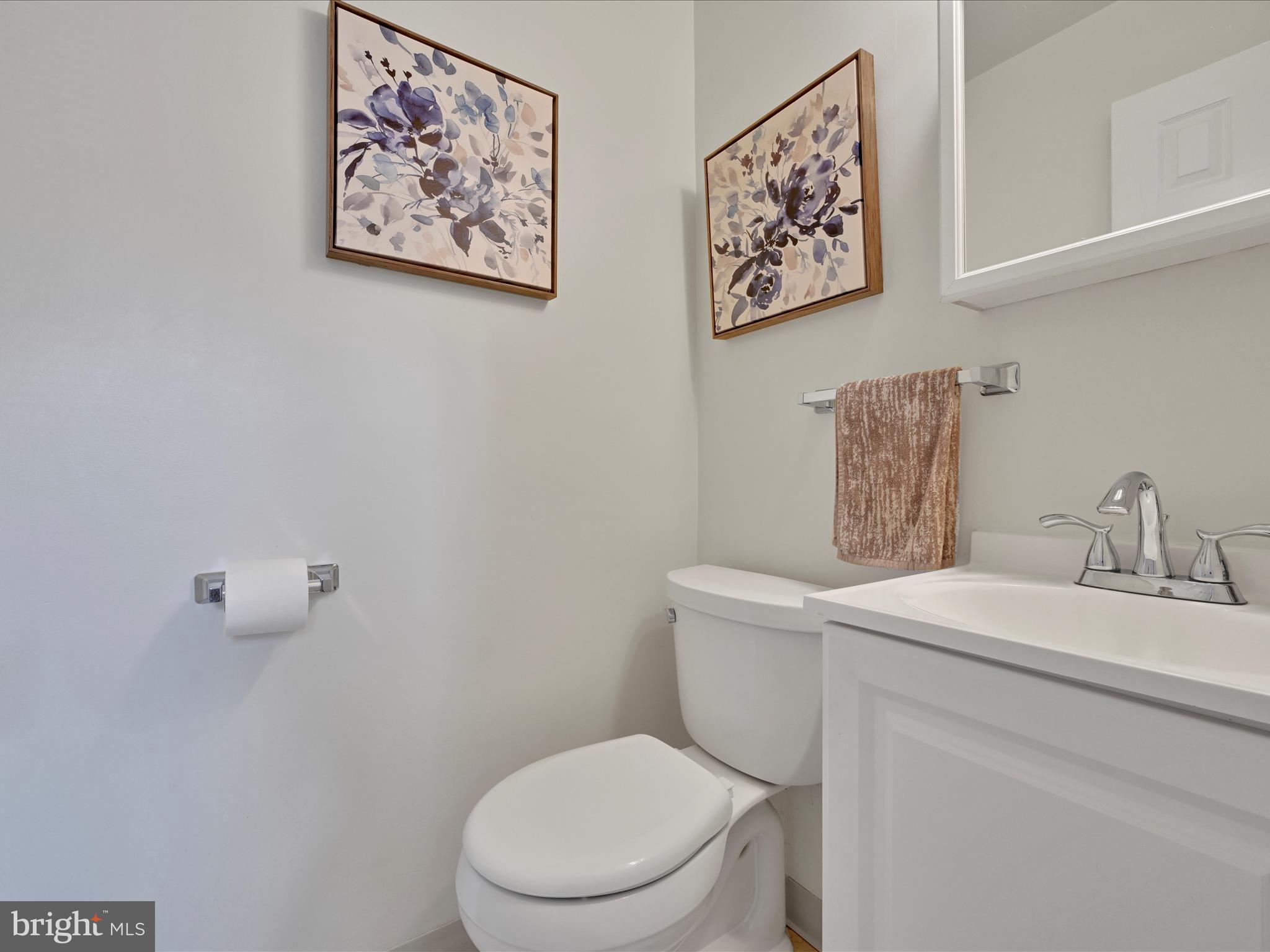 427 Aberdeen Road Elizabethtown, PA 17022 - Photo 23 of 32 Powder Room