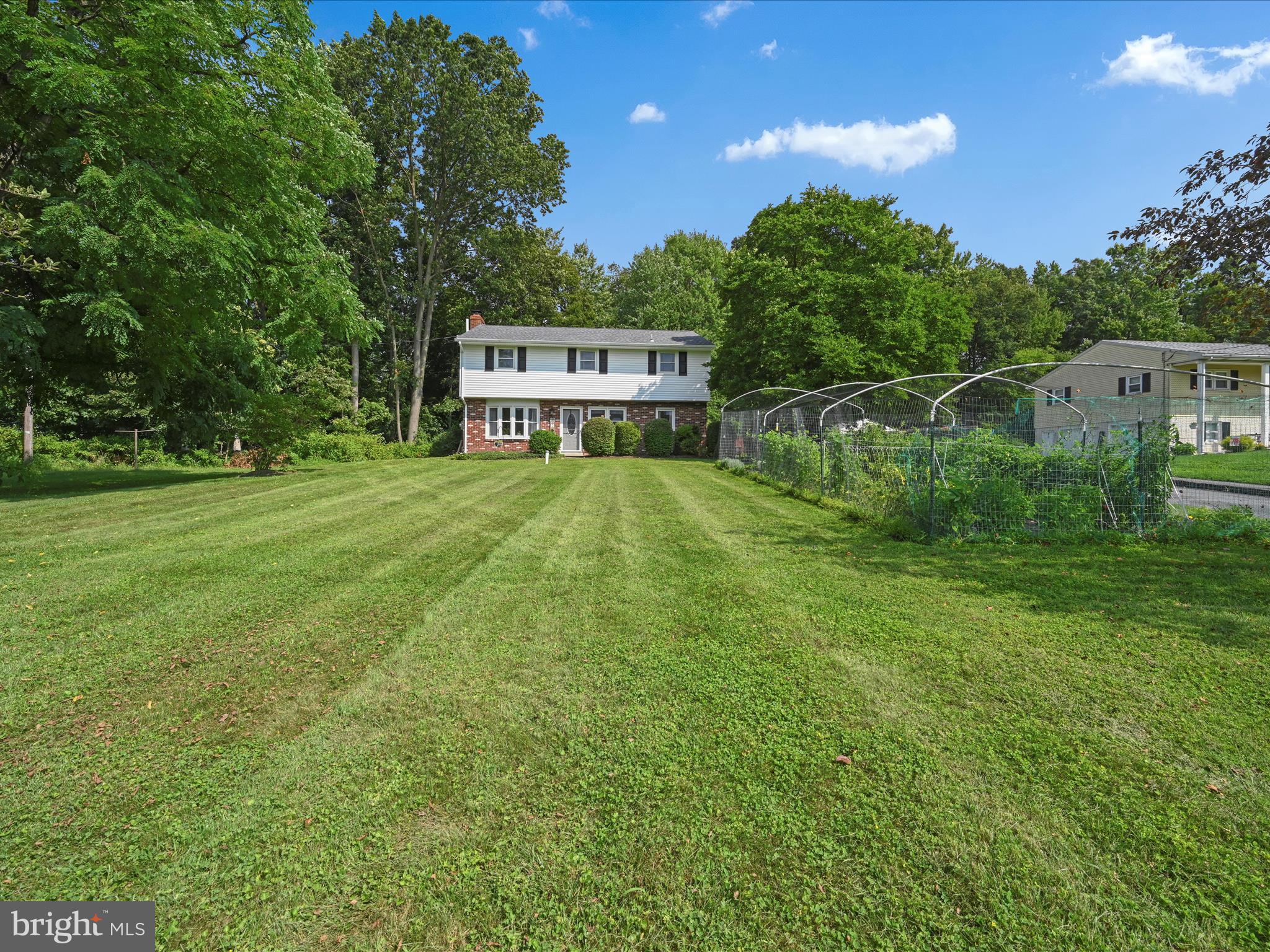 427 Aberdeen Road Elizabethtown, PA 17022 - Photo 3 of 32 Front