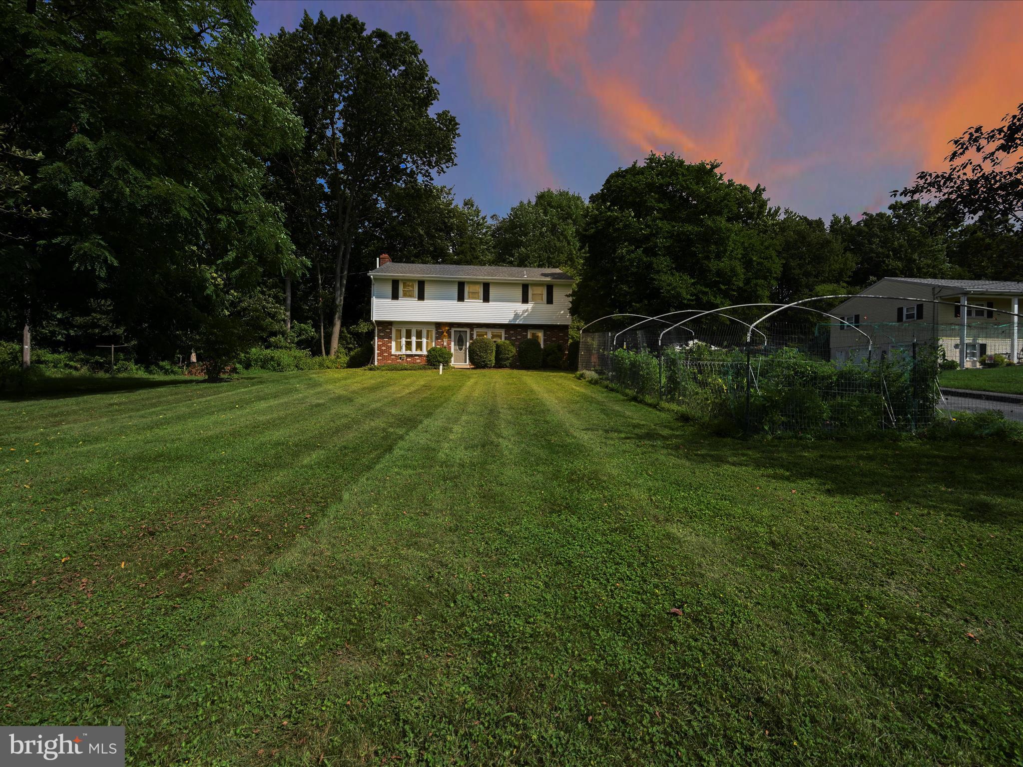 427 Aberdeen Road Elizabethtown, PA 17022 - Photo 4 of 32 Front