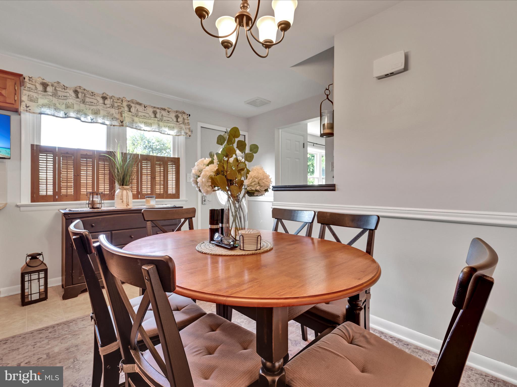427 Aberdeen Road Elizabethtown, PA 17022 - Photo 9 of 32 Dining Area