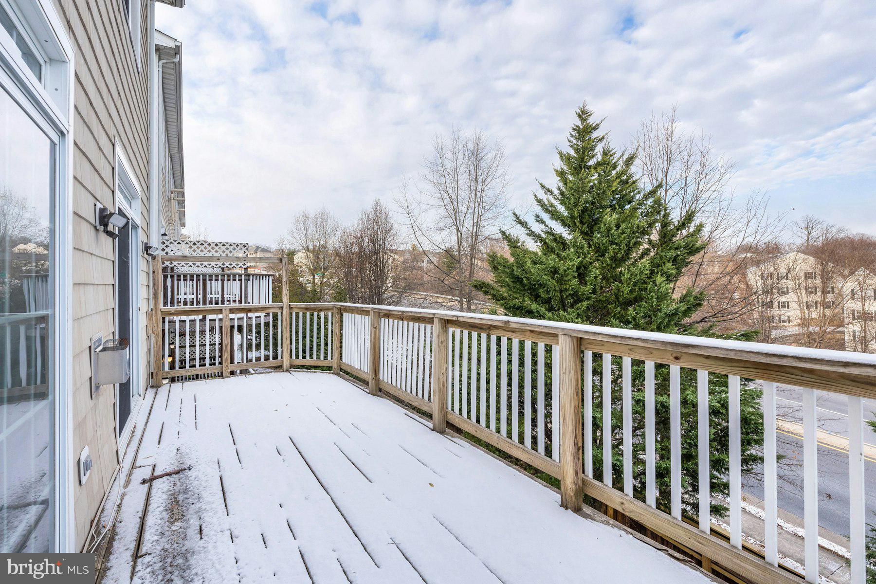 1838 Cedar Cove Way, Unit 201 Woodbridge, VA 22191 - Photo 35 of 38 a view of a balcony with wooden fence