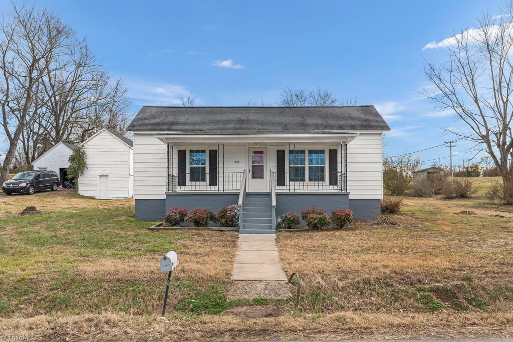1304 Ridge Avenue Eden, NC 27288 - Photo 1 of 18 Gallery Image 1