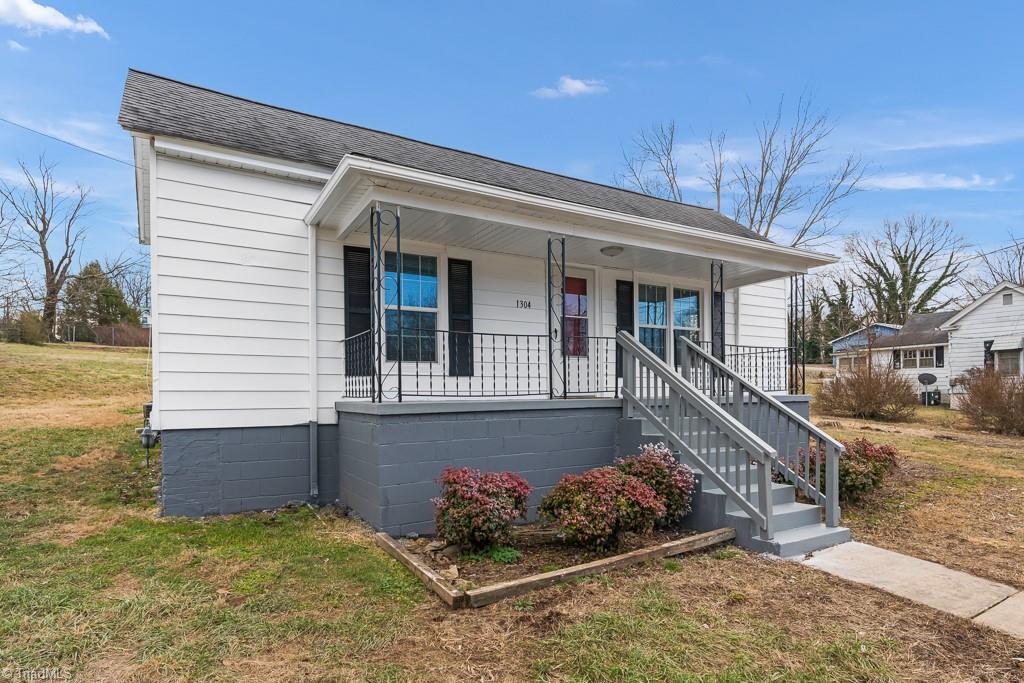 1304 Ridge Avenue Eden, NC 27288 - Photo 2 of 18 Gallery Image 2
