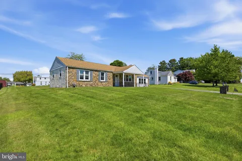 a house view with garden space