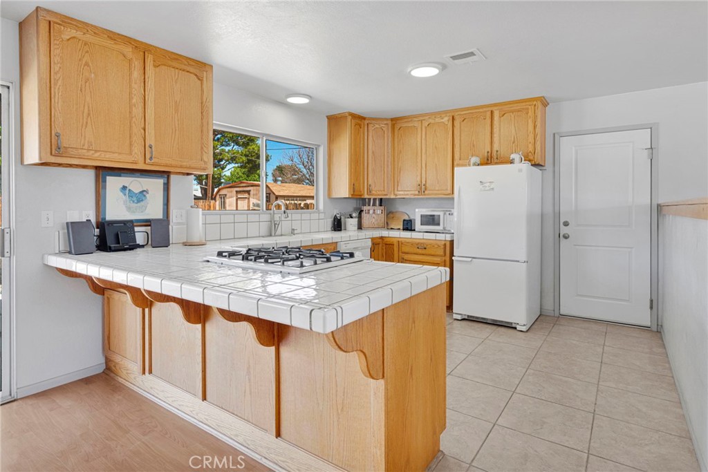 14204 Crow Road Apple Valley, CA 92307 - Photo 14 of 58