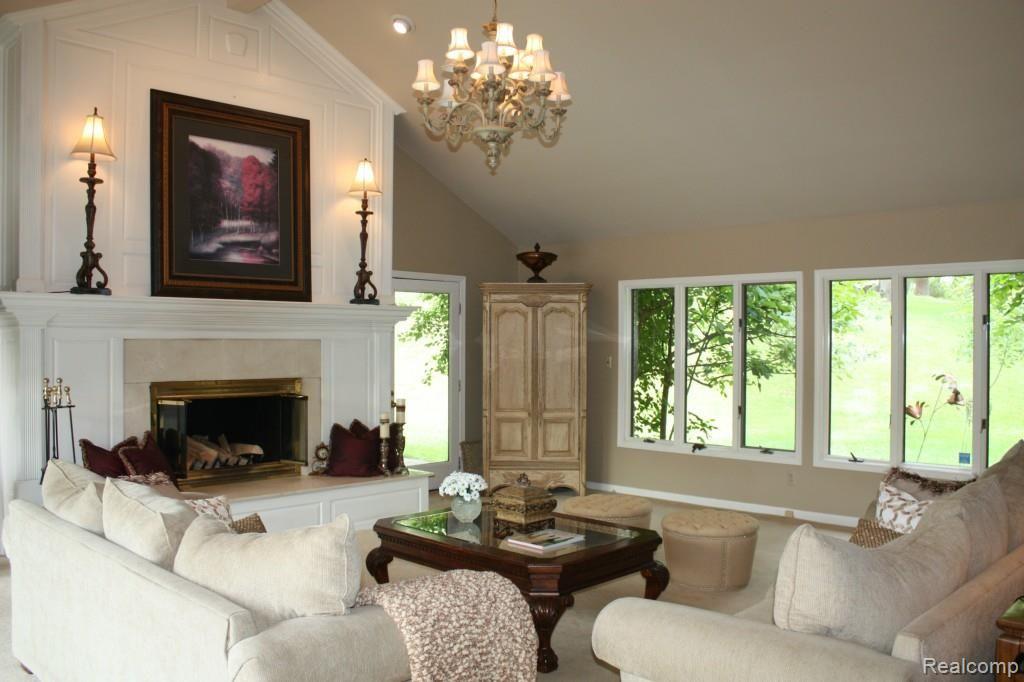 794 Dutton Road Rochester, MI 48306 - Photo 7 of 36