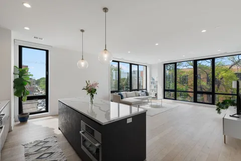 $759,000 | 2405 West Iowa Street, Unit 303, Chicago, IL 60622