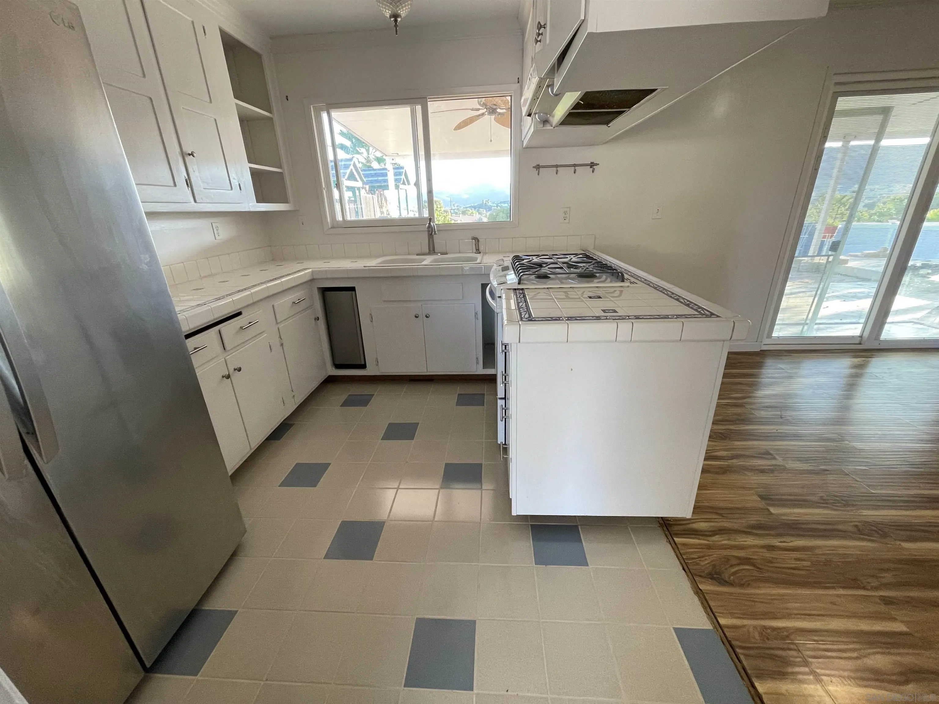 9225 Penmar Road Santee, CA 92071 - Photo 5 of 17 a utility room with cabinets washer and dryer