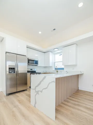 $2,600 | 2949 West 25th Place, Unit 3, Chicago, IL 60623