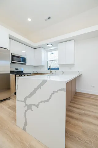 $2,600 | 2949 West 25th Place, Unit 3, Chicago, IL 60623