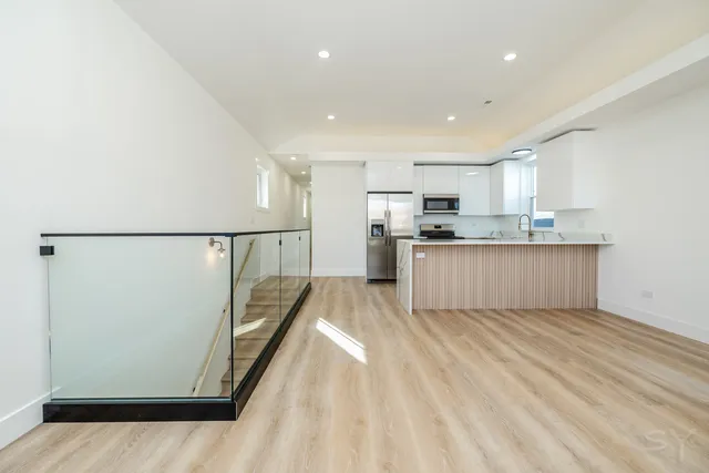 $2,600 | 2949 West 25th Place, Unit 3, Chicago, IL 60623