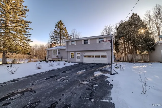 $345,000 | 101 Brookside Lane, Manlius, NY 13066