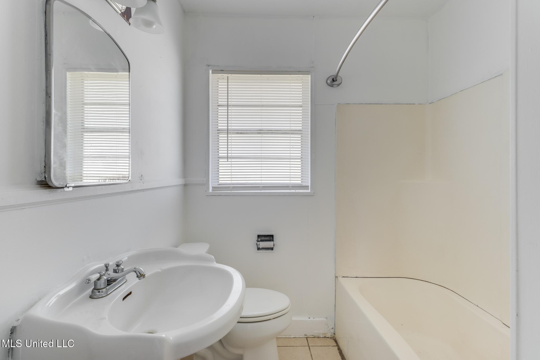 1775 Vaughn Street Biloxi, MS 39531 - Photo 9 of 15 IMG_0212