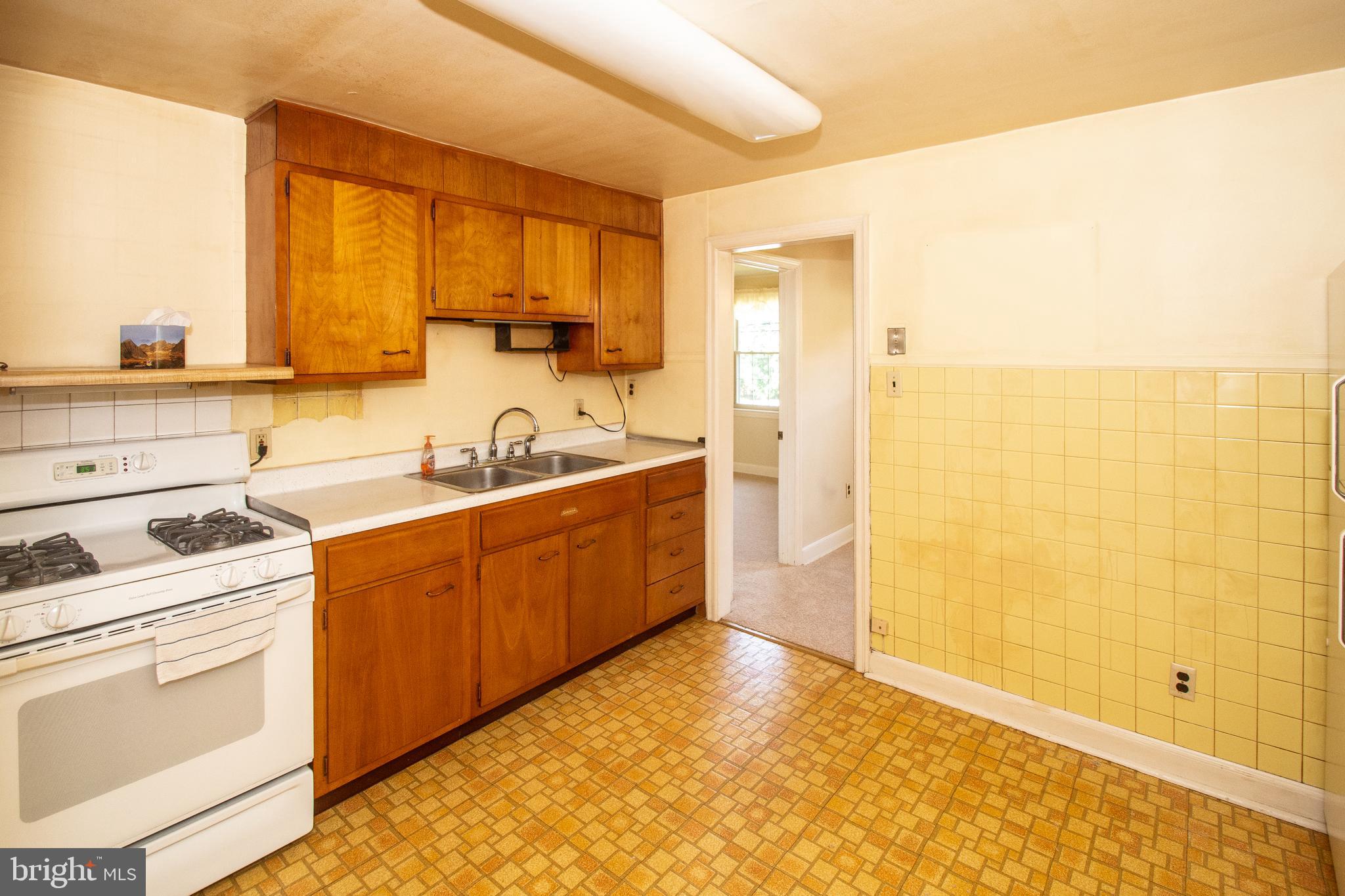 3027 Edmonds Road Lafayette Hill, PA 19444 - Photo 10 of 16