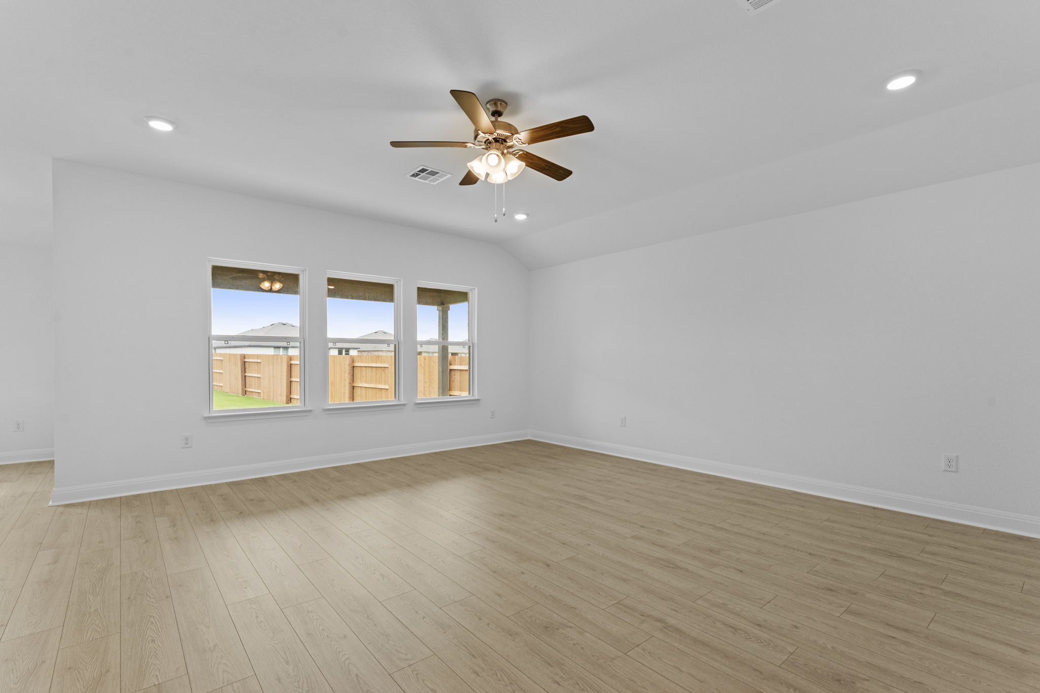 248 Rivers Edge Drive Georgetown, TX 78628 - Photo 10 of 36