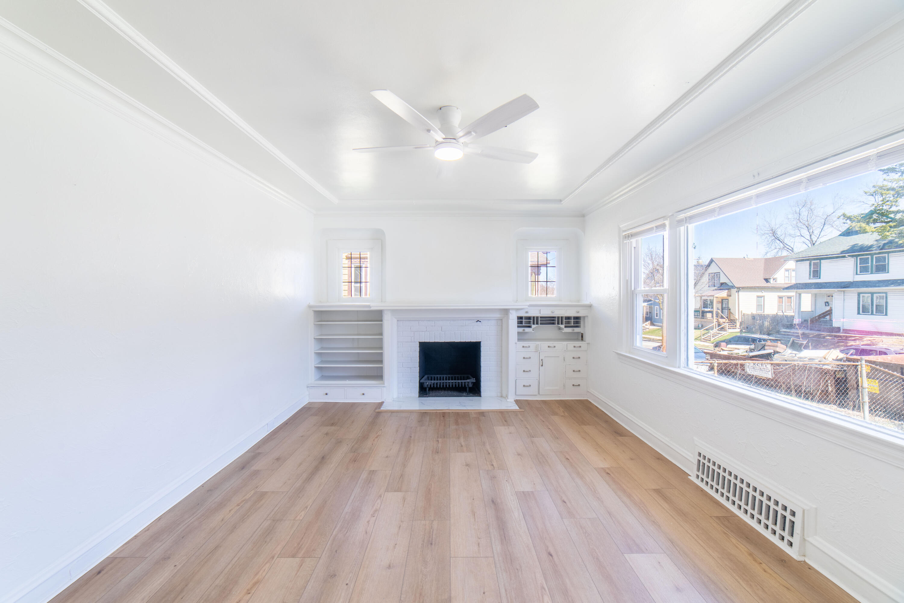 3409 North Vel R. Phillips Avenue Milwaukee, WI 53212 - Photo 11 of 23 Living Room