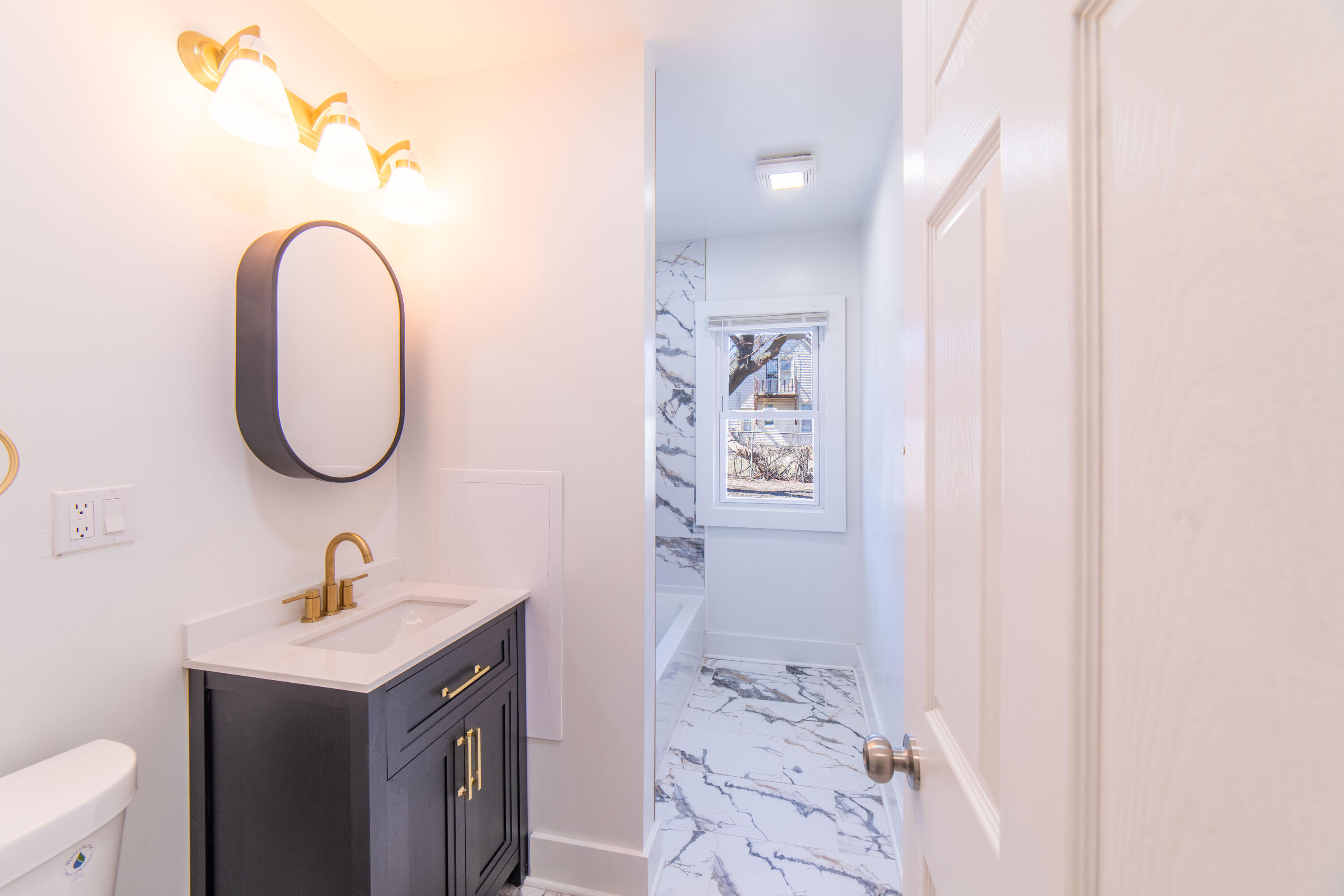 3409 North Vel R. Phillips Avenue Milwaukee, WI 53212 - Photo 14 of 23 Bathroom