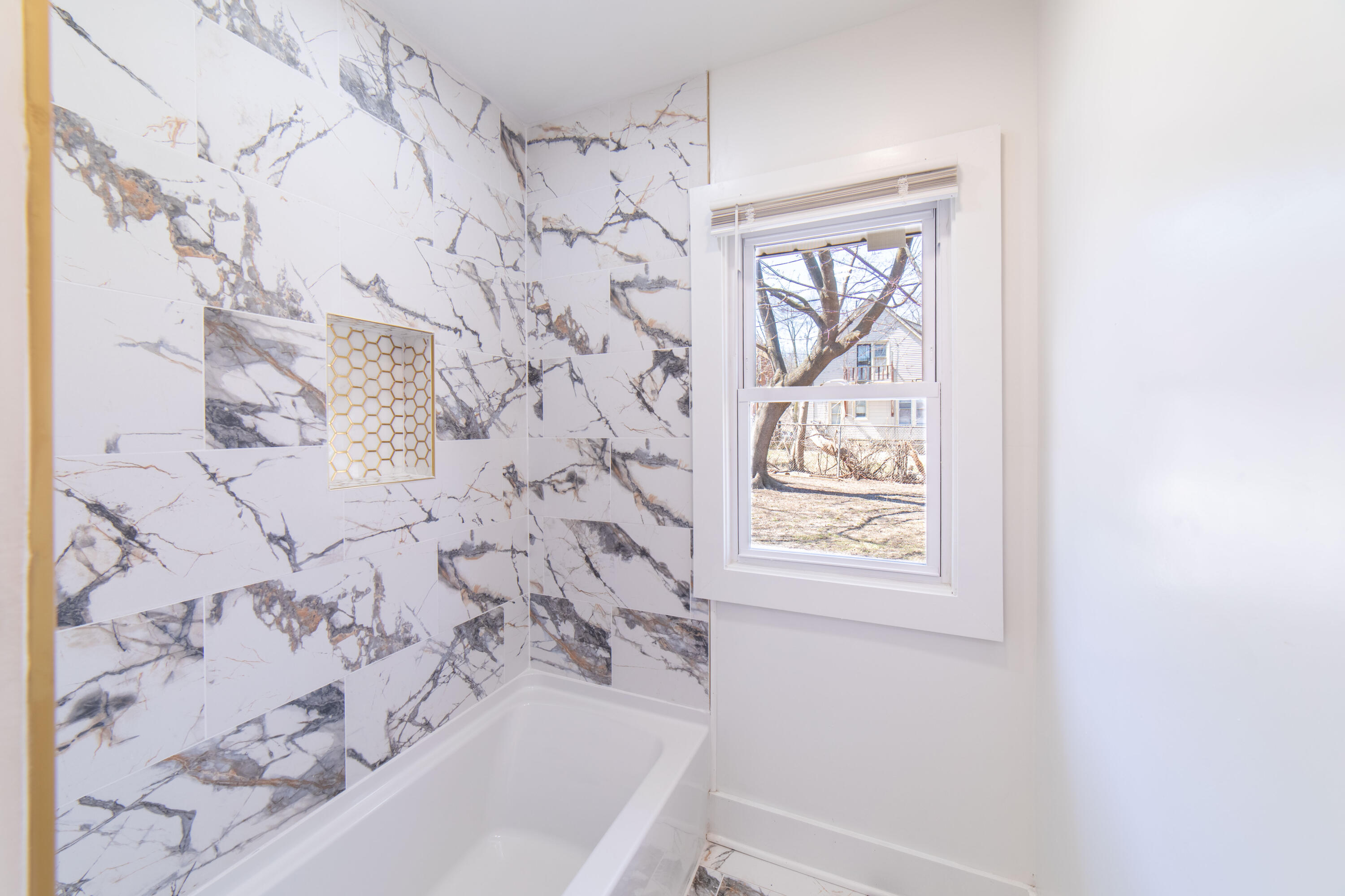 3409 North Vel R. Phillips Avenue Milwaukee, WI 53212 - Photo 15 of 23 Bathroom