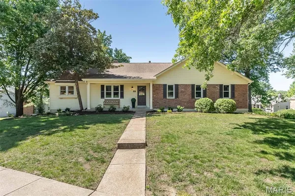 $625,000 | 1903 Farm Valley Drive, Chesterfield, MO 63017