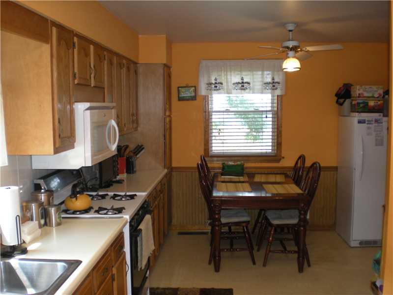 381 Cleveland Road Washington, PA 15301 - Photo 3 of 9 Kitchen.