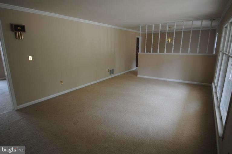 115 Miller Road Winchester, VA 22602 - Photo 2 of 15 Living Room