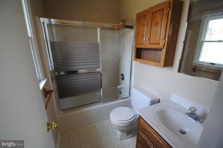 115 Miller Road Winchester, VA 22602 - Photo 8 of 15 Master Bath