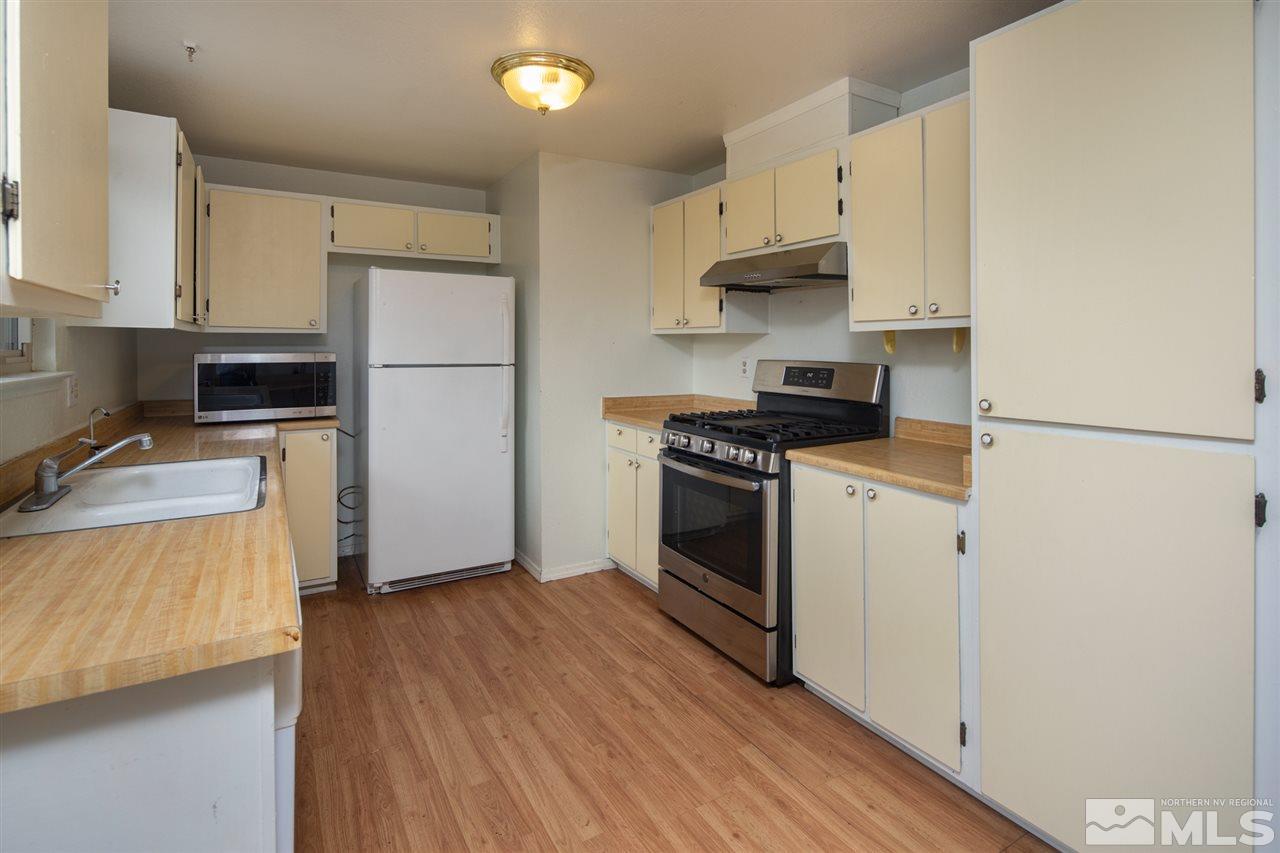 12045 Kernite Street Reno, NV 89506 - Photo 10 of 28 Photo 10