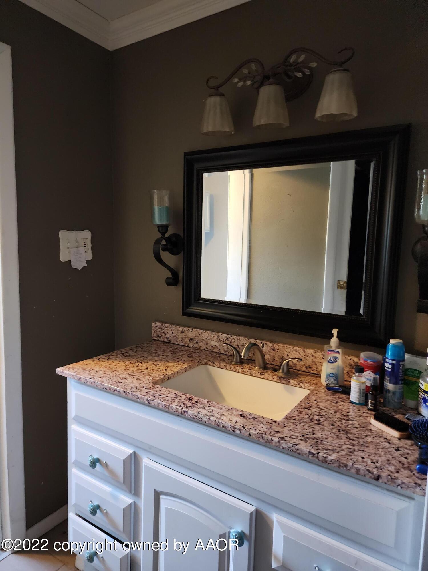 120 Pinon Street Borger, TX 79007 - Photo 14 of 19 a bathroom with a granite countertop sink and a mirror