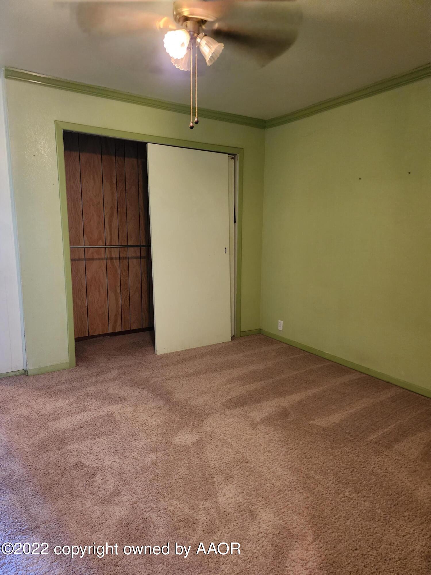 120 Pinon Street Borger, TX 79007 - Photo 16 of 19 an empty room with a ceiling fan
